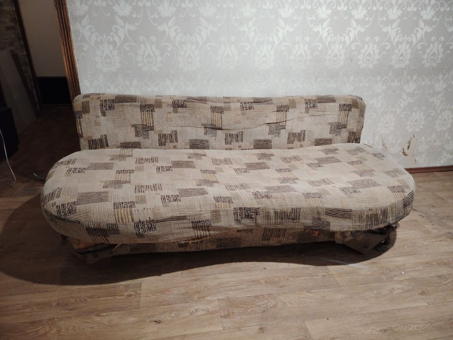 Стол, прихожая, диван,  тумбочка