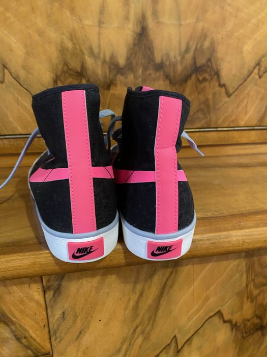 Маратонки Reebok,Nike