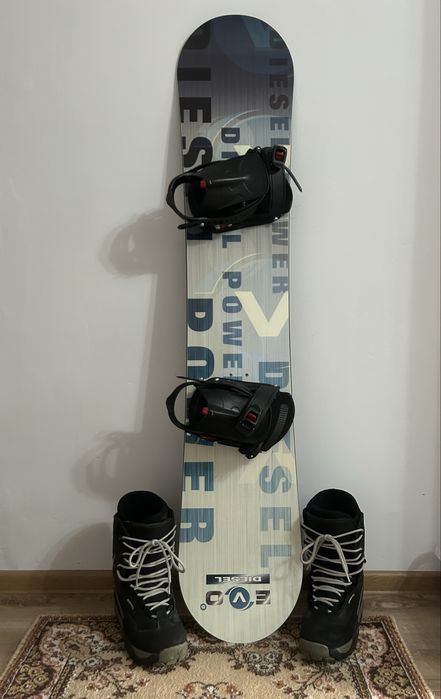 Vând echipament snowboard complet,stare perfecta.