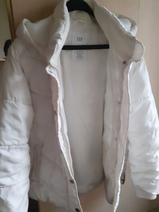 Страхотно бяло яке с качулка