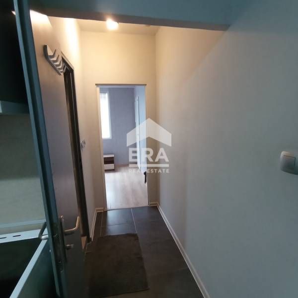 ЕРА Фаворит предлага под наем едностаен апартамент, преустроен на двус