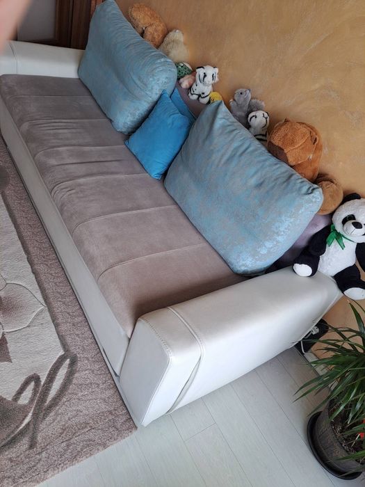 Сив разтегателен диван