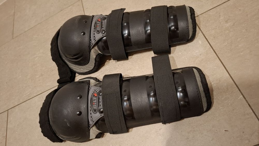 Genunchiere de protecție moto