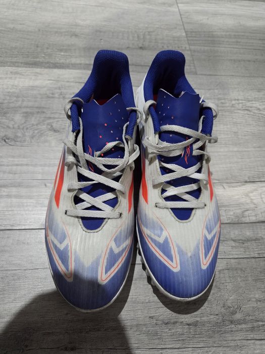 Adidasi fotbal/ teren sintetic