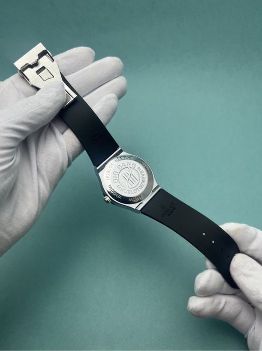 Часы наручные мощный