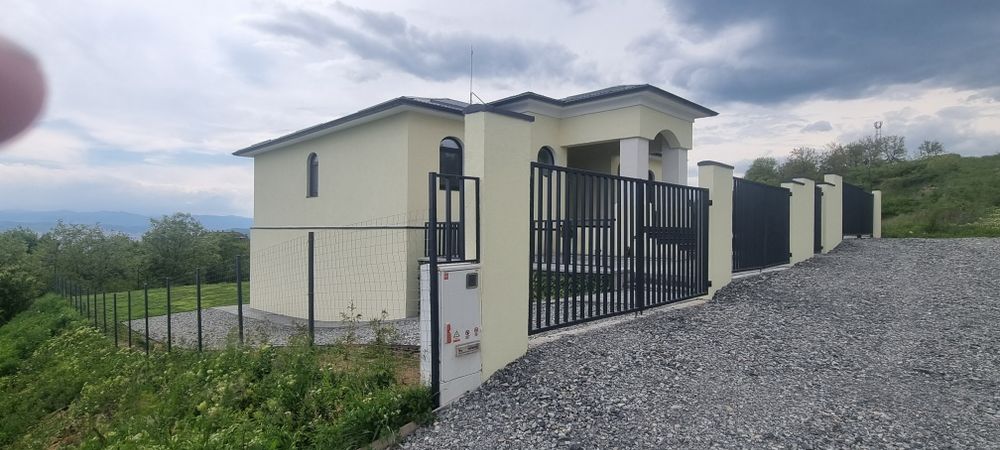 De închiriat (vanzare) casa pe Valea Fânațelor 300 mp