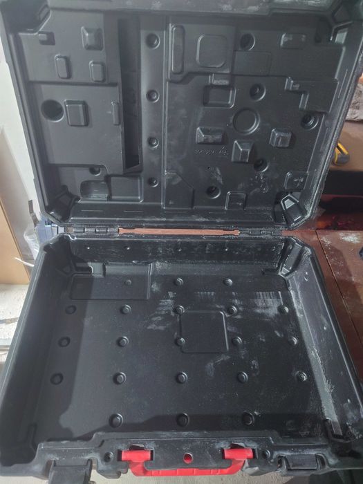 Куфар Milwaukee от лазерен нивелир