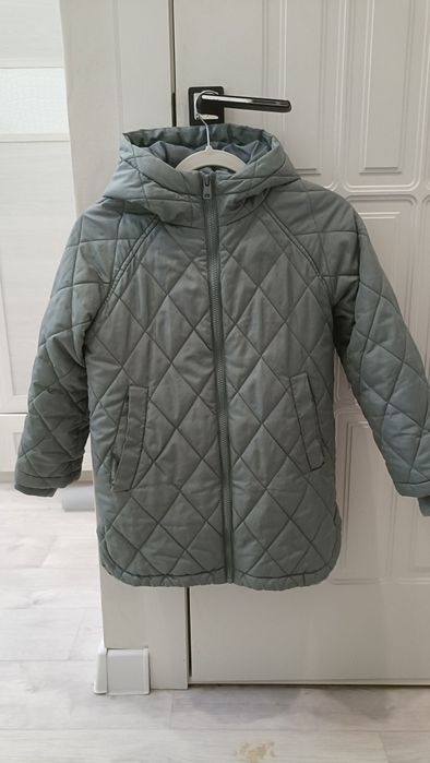Продам куртку для девочки