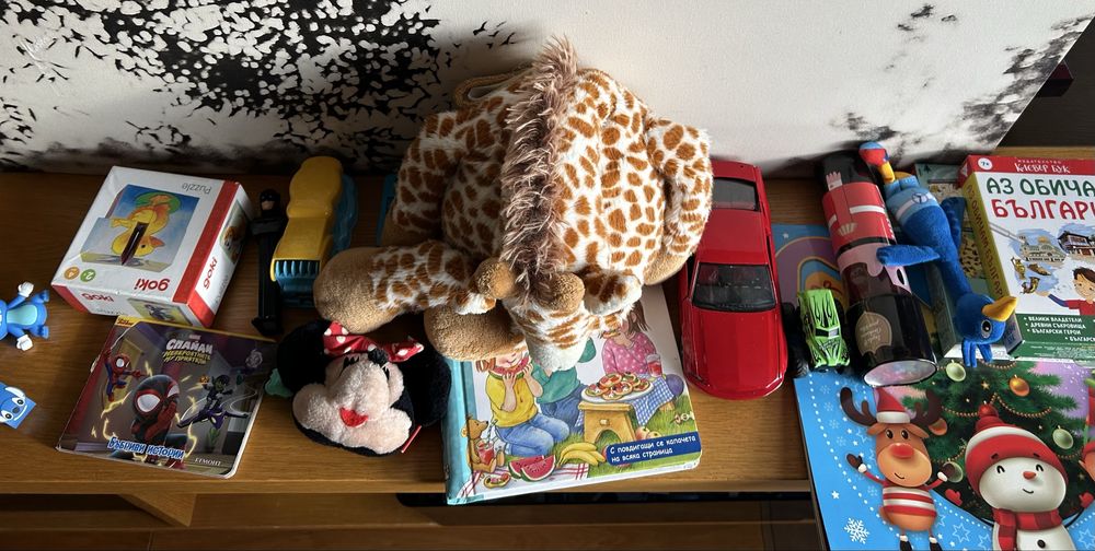 Подарявам играчки