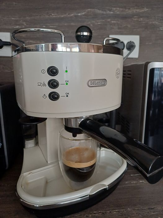 Еспресо кафемашина Delonghi Eco 311.  W