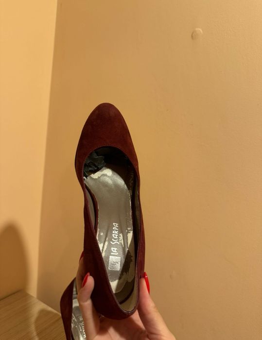 Дамски обувки на висок ток от естествен велур