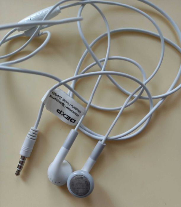 Наушники проводные.