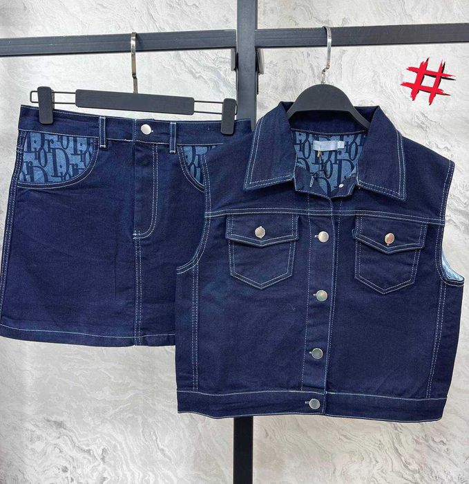 Compleu cu fusta scurta