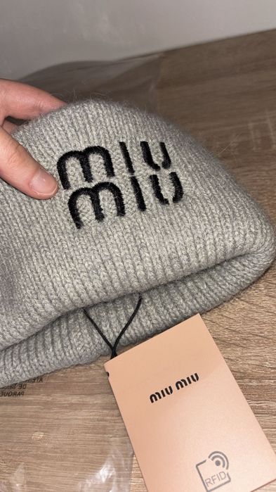 - fes Miu miu (lana 100%)