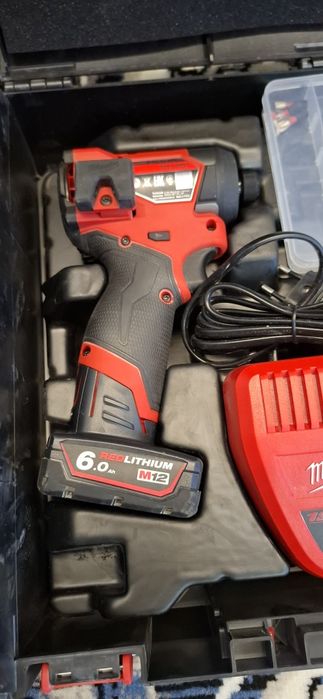 Милуоки шурупавёрт и импакт оригинальный инструмент новый.