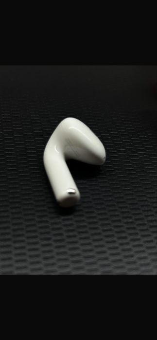 Продам наушники Airpods4