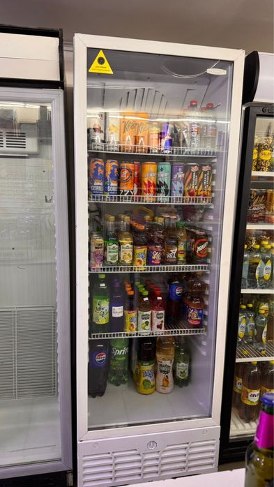 Срочно продам Витринные холодильники