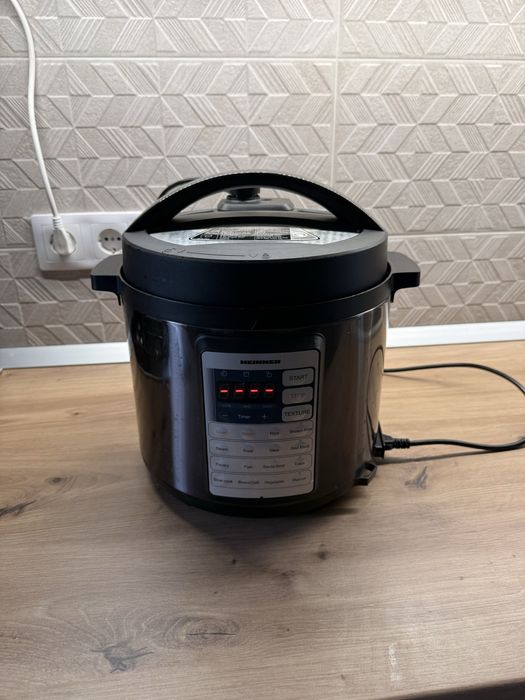 Multicooker Heinner Alacarte 3.8L, 1000W, Gătire sub presiune, 14 programe, stare foarte bună