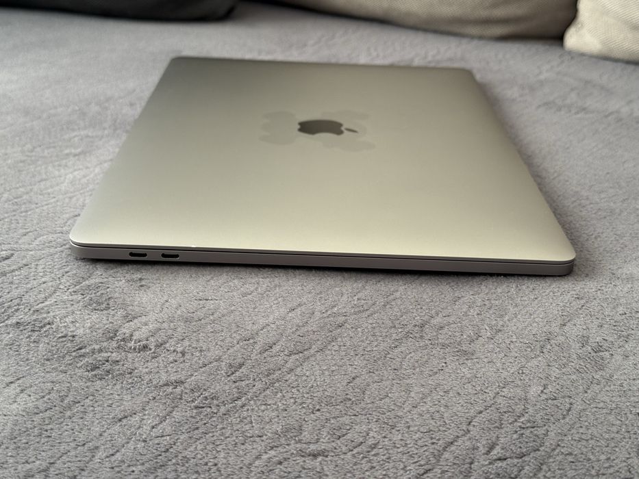 15.4'Macbook Pro 15 2018 Touchbar/Core i7/16GB DDR4/Radeon 555X/256GB