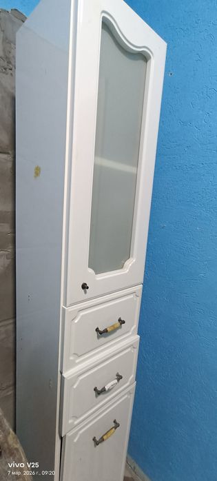 Продам шкаф пеналь для ванной