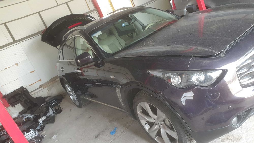 Infiniti fx30d 2011 v топ състояние само на части