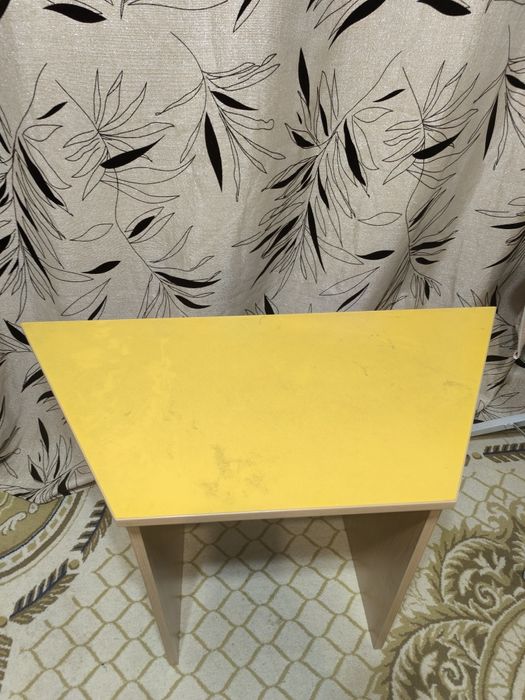 Продам детский столик