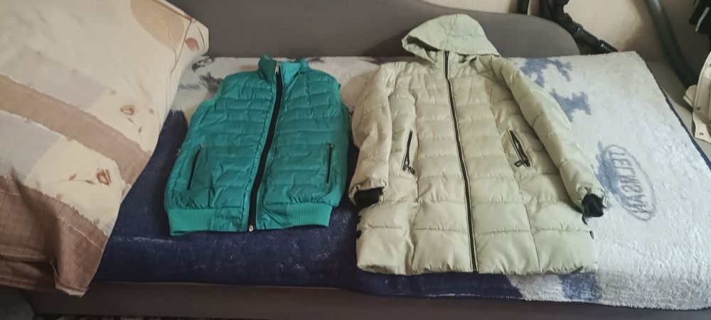 Продам куртки, безрукавки