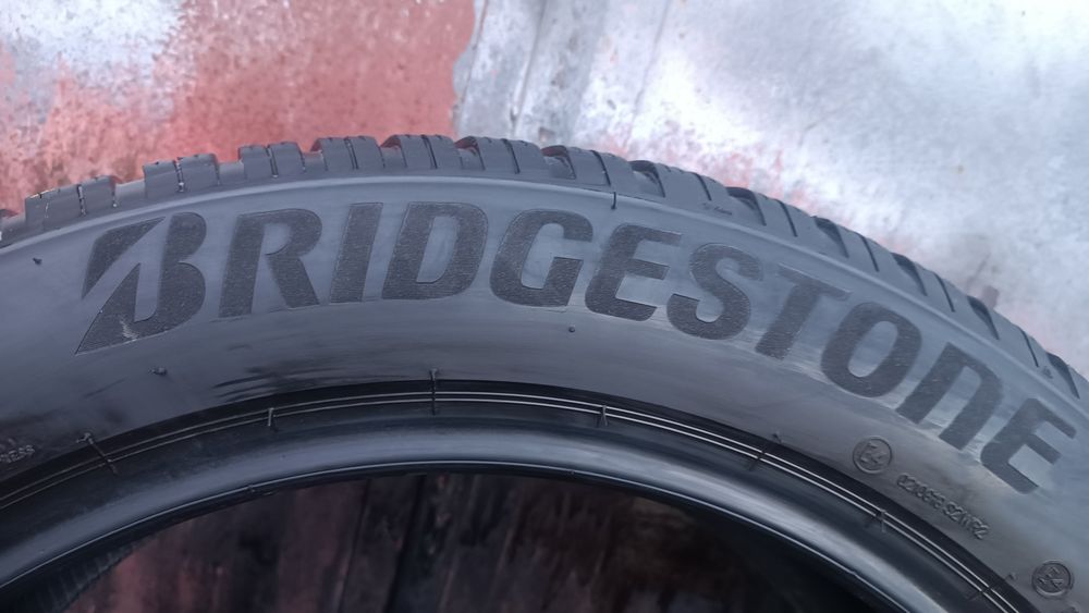 235/55/20 Bridgestone