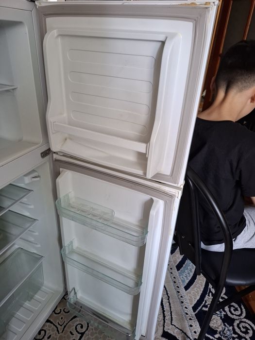 Холодильник Leadbros