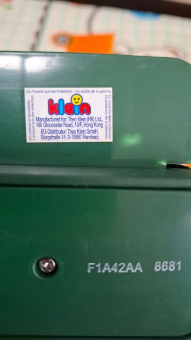 Игровой набор "Верстак Bosch" от бренда Klein.