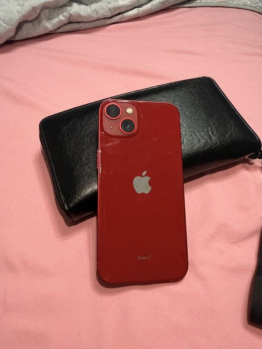 iPhone 13 , 128 gb , red