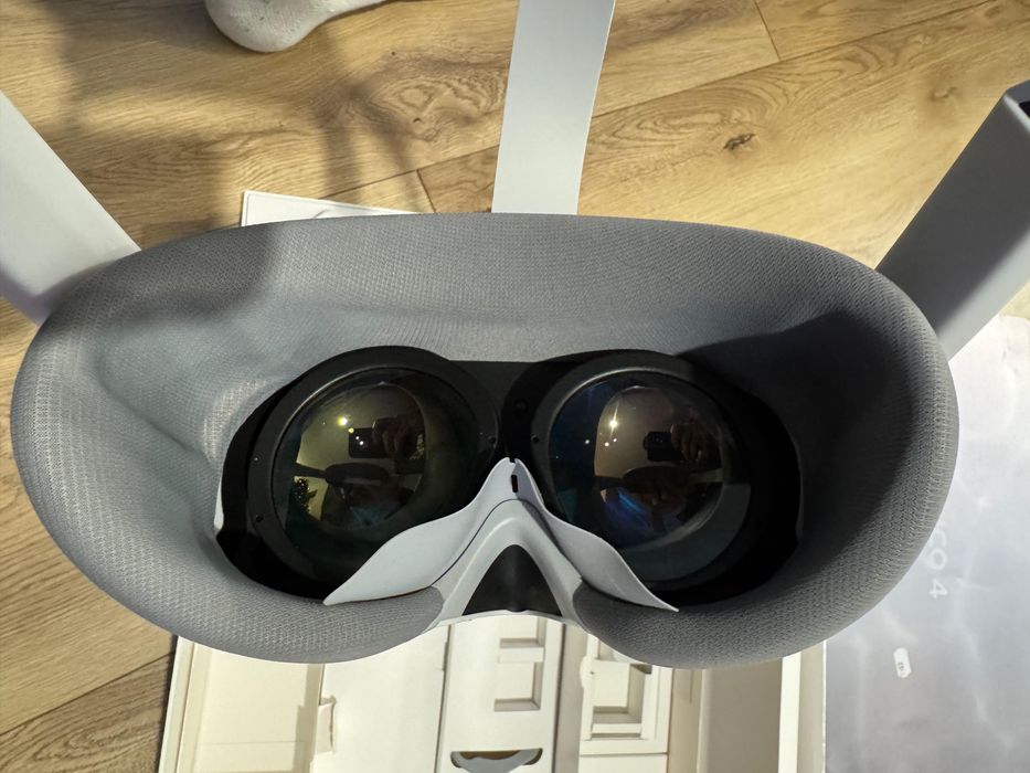 Ochelari VR Pico 4 All in One , impecabil ca noi