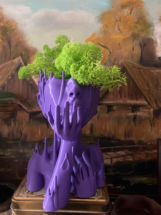 Разтапяща се жена - декоративна саксия/кашпа