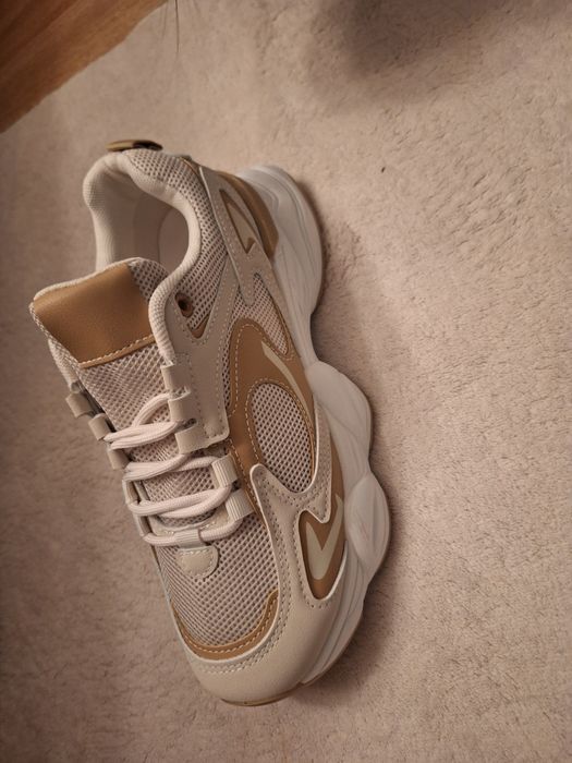 Дамски спортни маратонки