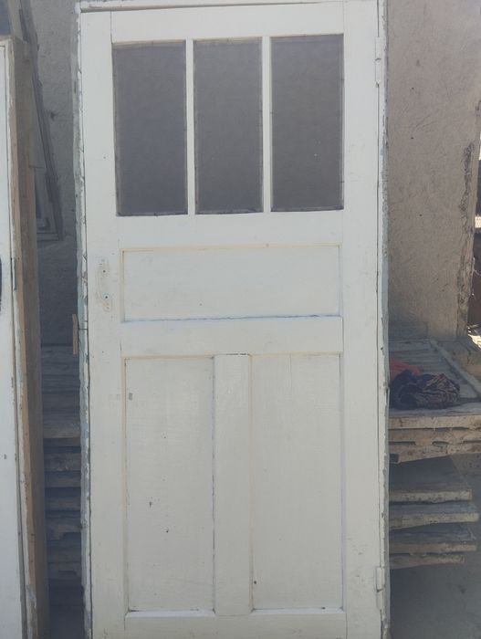 Eshik va derazalar sotiladi