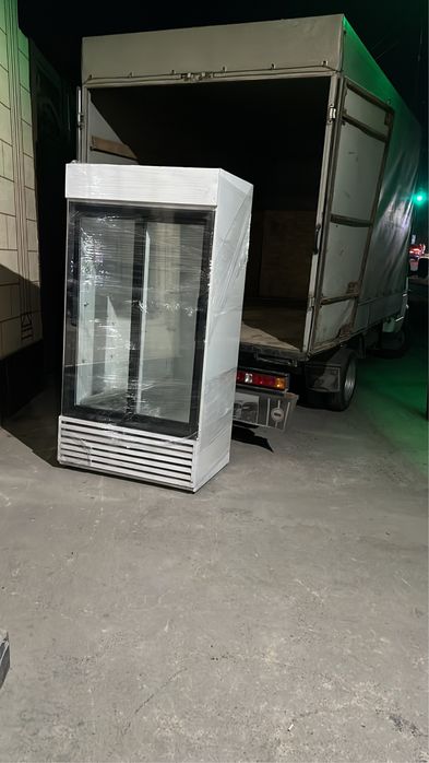 Продаю Витринный холодильник
