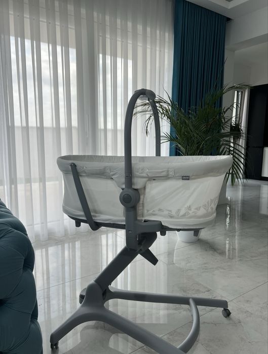 Vând Chicco Baby Hug 5-in-1, folosit foarte putin, in stare excelentă.