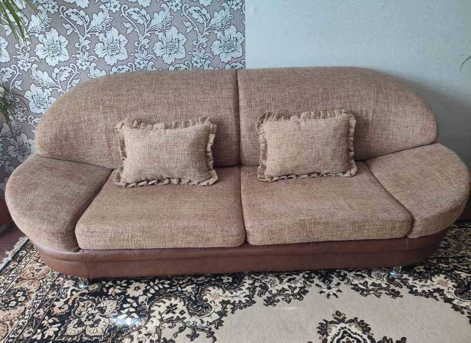 Диван плюс два кресла