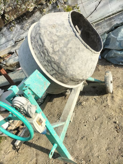 Betoniere silențioase 300litri 350litri 850 euro bucata