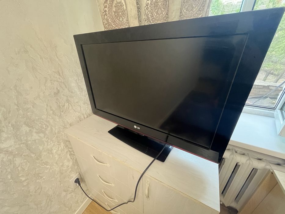 Телевизор LG продам