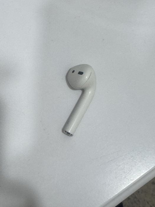Продам airpods 2 оригинал правое ушко