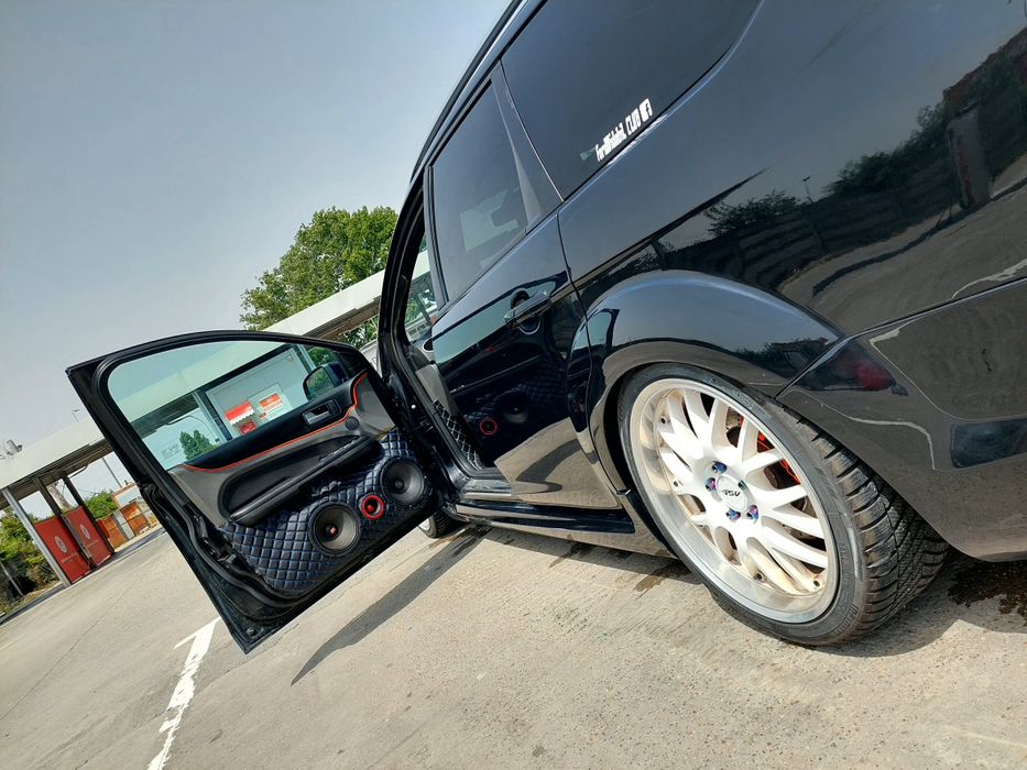 Vând Ford focus 2