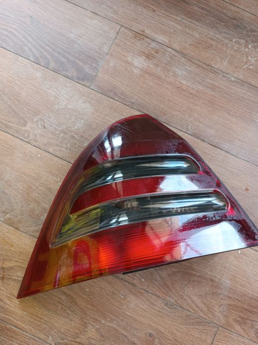 Ляв стоп за Мерцедес Ц класа седан 203