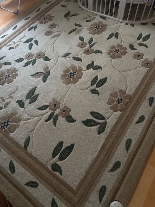 Продается 2 дивана и ковры