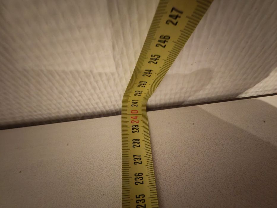 Често нова ъглова дъбова кухня с уреди