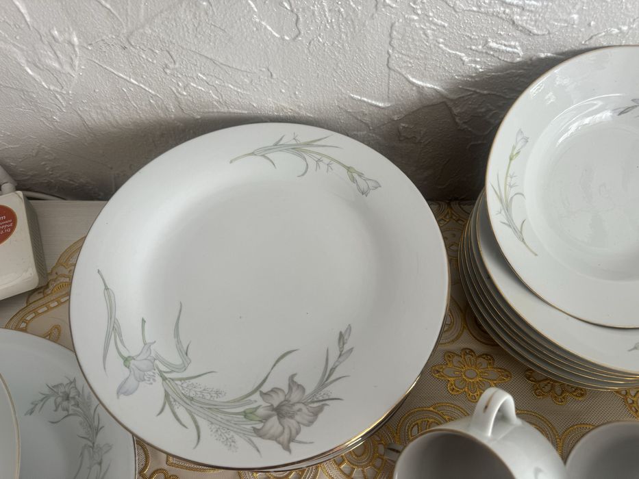 Сервиз   40 предмета  32000 тенге