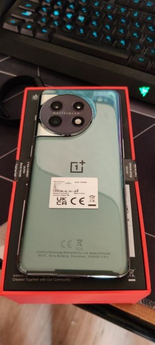 One plus 11 5G 16+12оператив 256памят