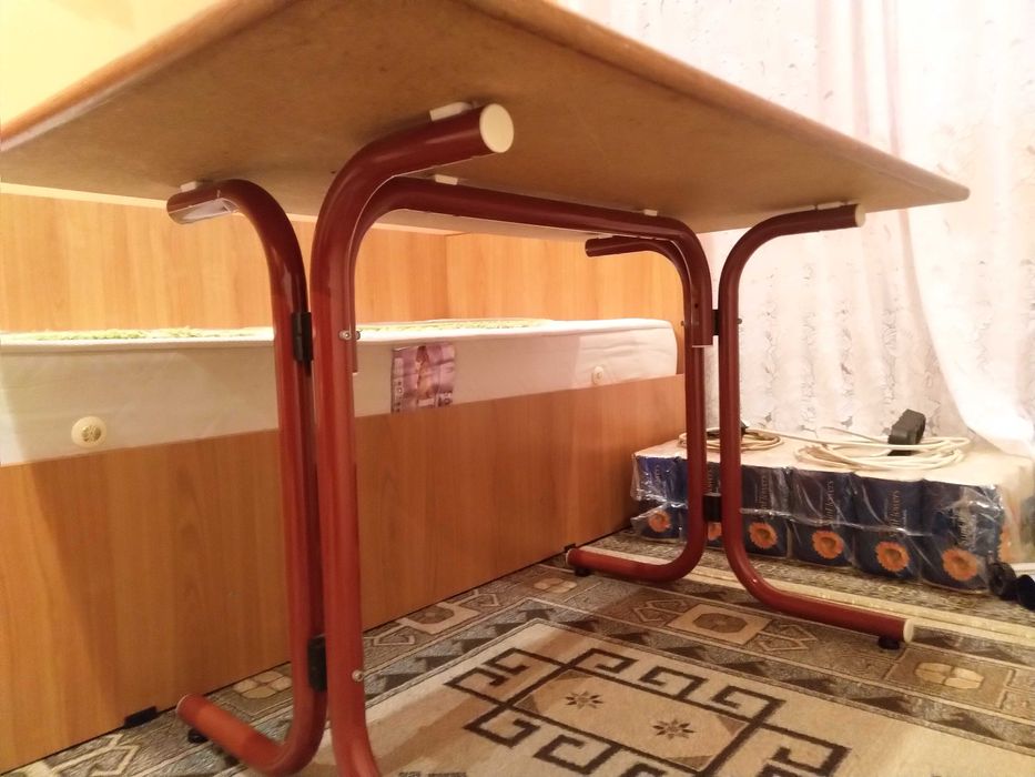 Vând masă de bucătărie