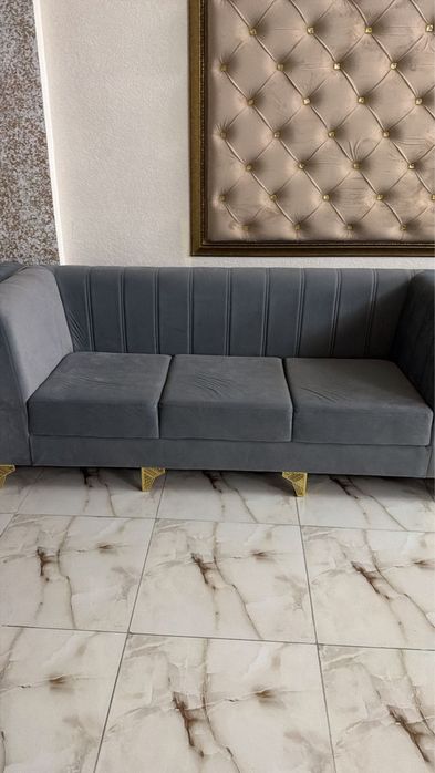 Продаю столы, стулья, диван