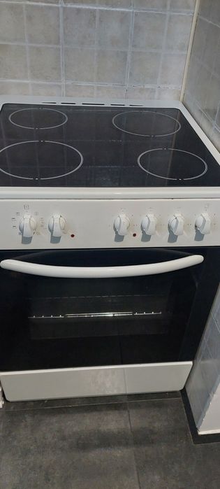 Готварска печка с керамичен плот!